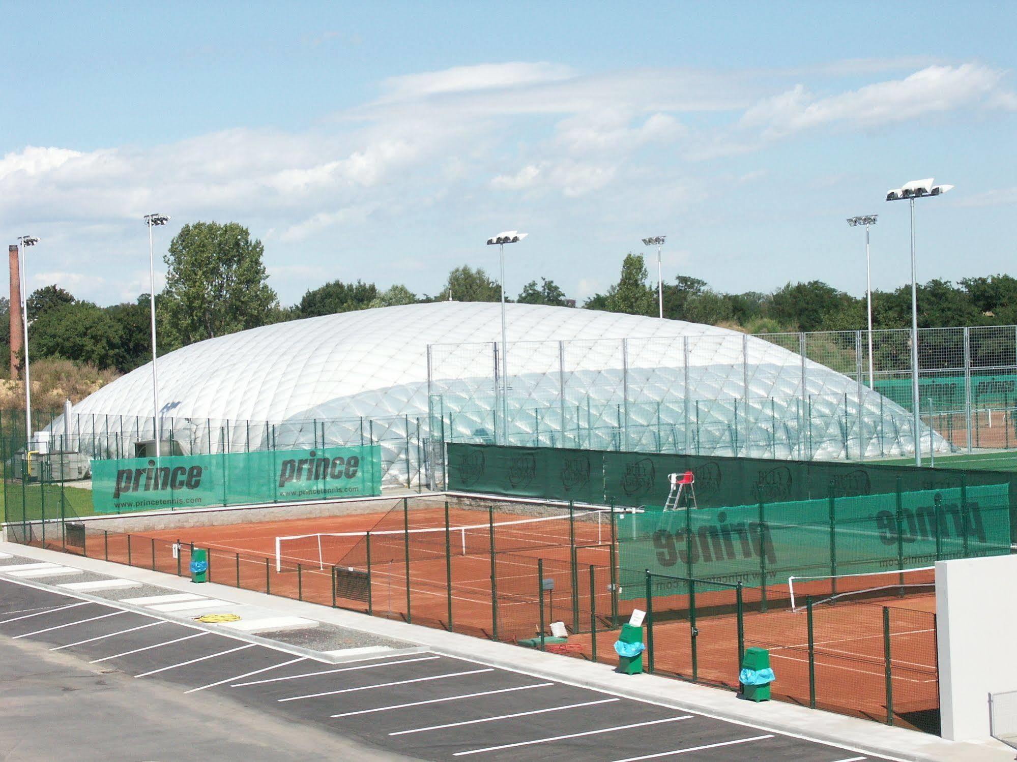 Buly Arena Hotell Kravaře Exteriör bild